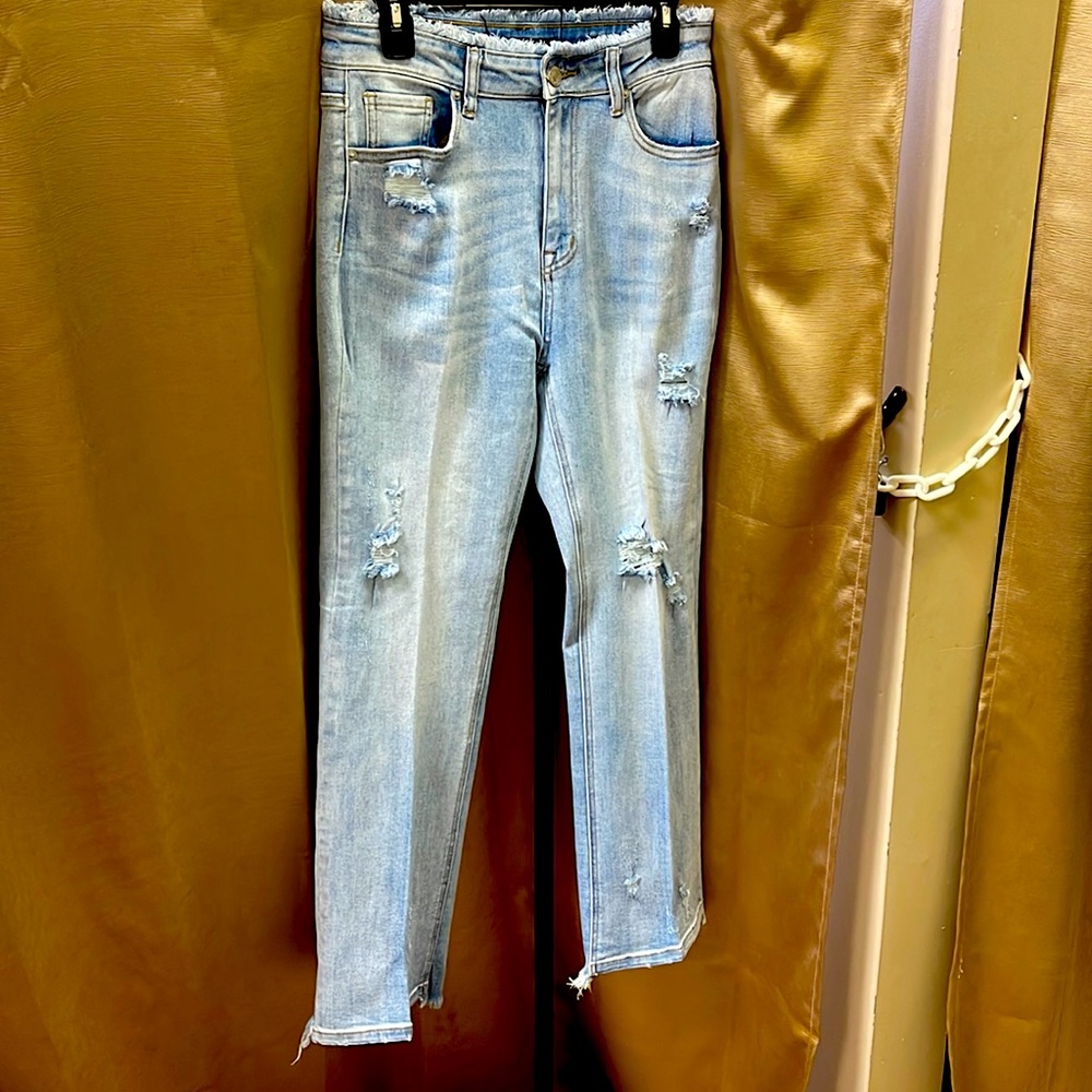 Light wash distressed RISEN jeans size 29/9